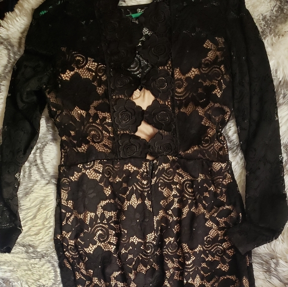 Lace dress - Picture 2 of 2